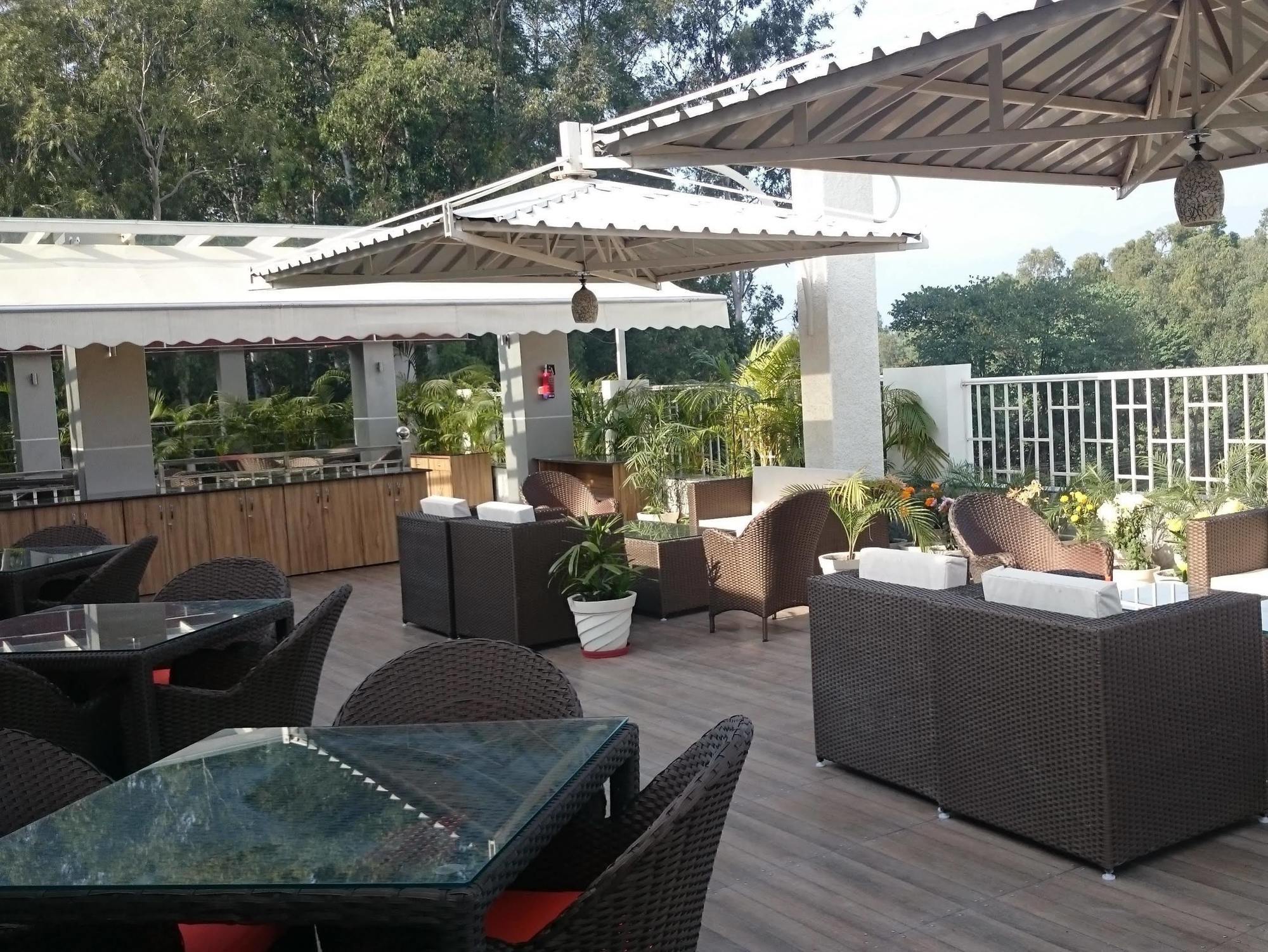 Imperial Clarks Inn Dehradun Eksteriør bilde