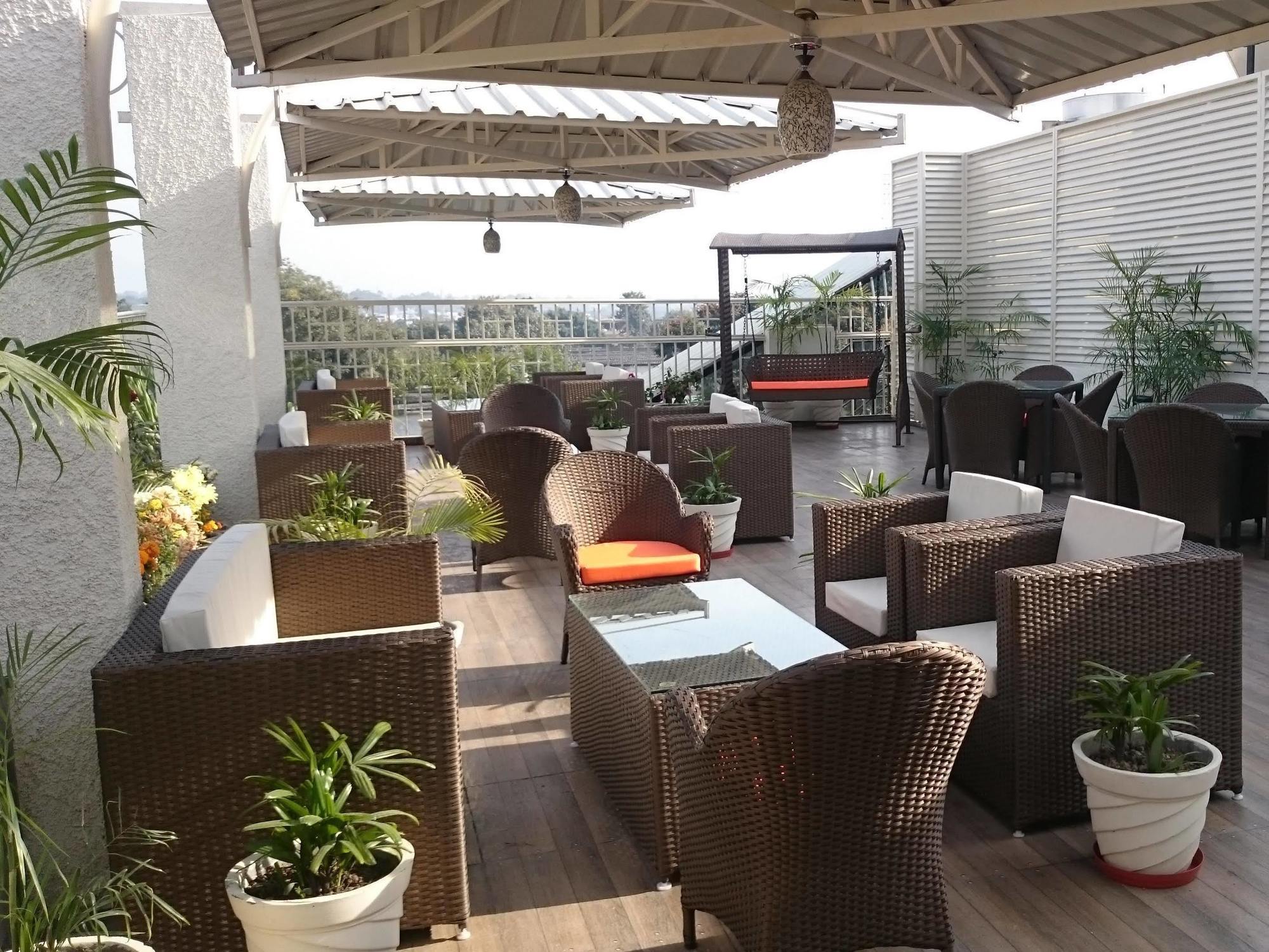 Imperial Clarks Inn Dehradun Eksteriør bilde