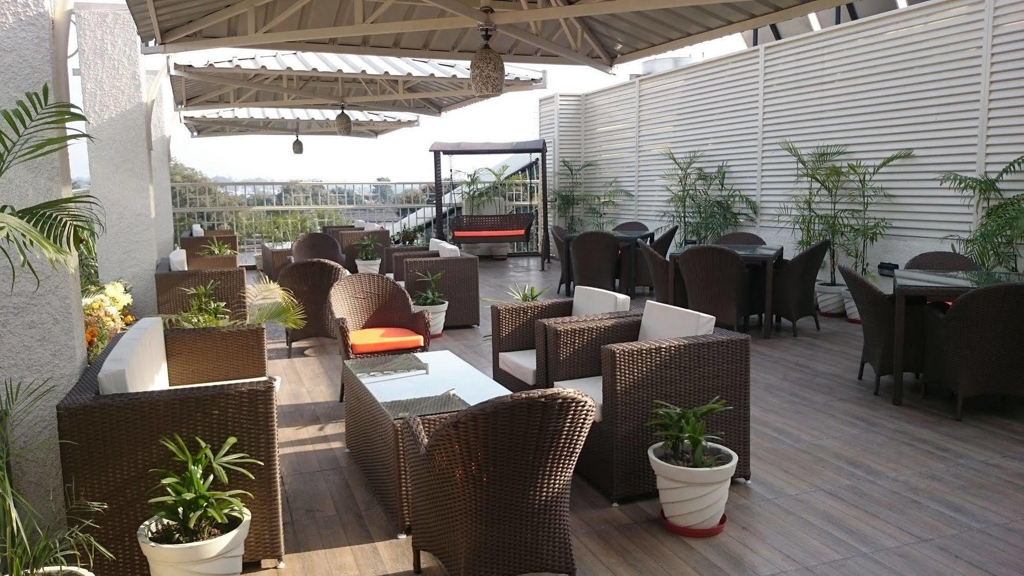 Imperial Clarks Inn Dehradun Eksteriør bilde